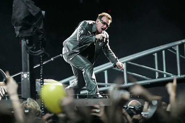 Show do U2 teve 'Trem das Onze', de Adoniran Show do U2 teve 'Trem das Onze', de Adoniran