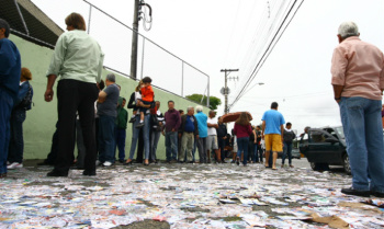 Propaganda de “Boca de Urna” constitui crime no Dia da Eleição Propaganda de “Boca de Urna” constitui crime no Dia da Eleição
