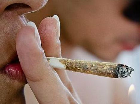 No Paraná, mesário é preso por sair de sala de votação para fumar maconha No Paraná, mesário é preso por sair de sala de votação para fumar maconha