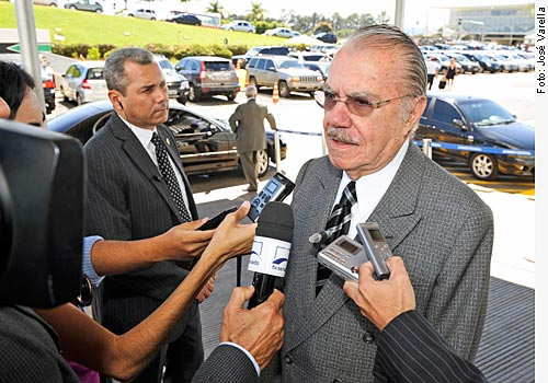 Sarney vai levar aos líderes partidários revisão do Estatuto do Desarmamento Sarney vai levar aos líderes partidários revisão do Estatuto do Desarmamento
