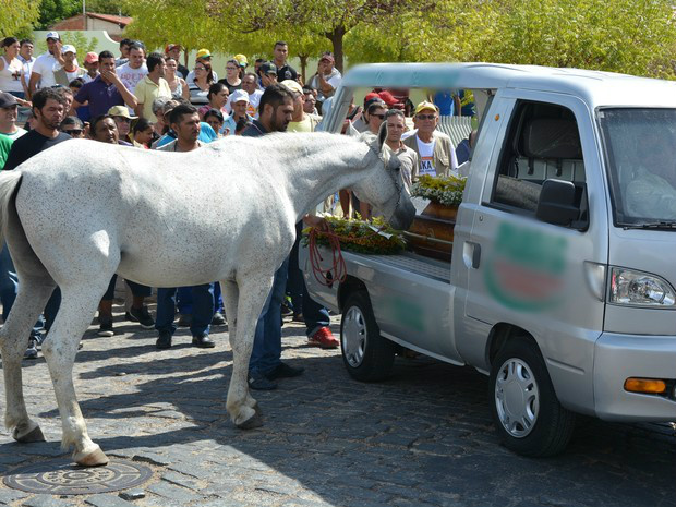 Irmão do vaqueiro morto disse que vai adotar o cavalo e manter o animal com a família (Foto: Kyioshi Abreu/ Arquivo Pessoal)