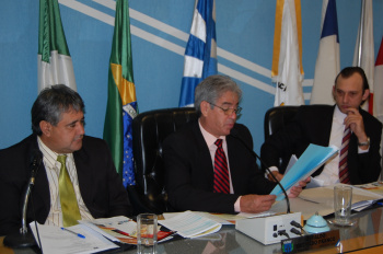 Resumo da sessão da Câmara realizada no dia 11 de abril E/D- Vereadores Daniel Riquelme, Coconho e Luciney Bampi, membros da mesa diretora. Foto: Moreira Produções