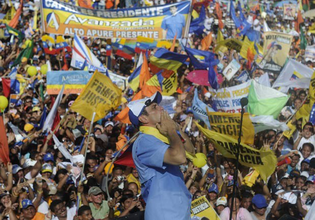 Na Venezuela, Capriles é o 1º opositor capaz de derrotar Chávez