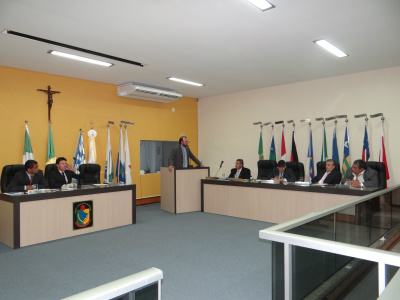 Vereador Luciney cobra informações sobre o funcionamento da escola / Foto: Moreira Produções