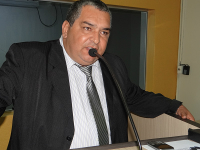 Vereador Brito cobra limpeza das ruas de Amambai Vereador de Amambai, Valter Brito (Pros)Foto: Moreira Produções