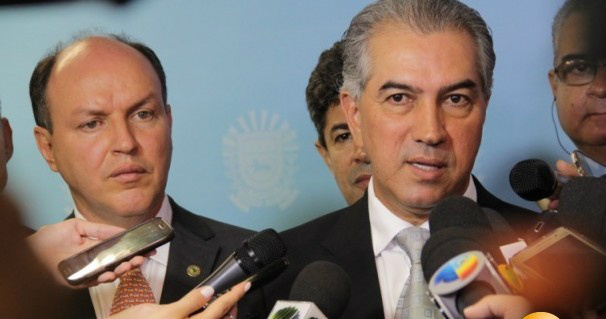 Governo do Estado ajusta regras e corrige distorções da previdência estadual Presidente da Assembleia, deputado Junior Mochi e governador Reinaldo Azambuja em entrevista (Foto: Chico Ribeiro)