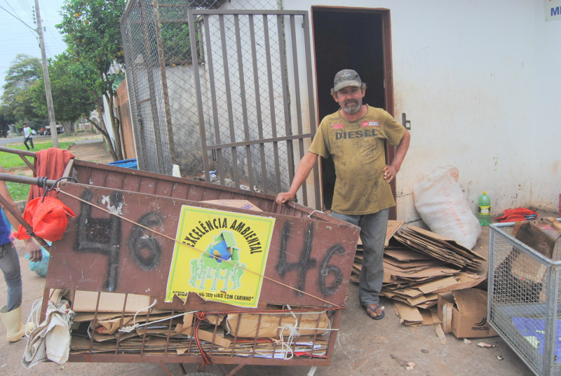 Amambai: A dificuldade de ser coletor de papelões e materiais recicláveis Amambai: A dificuldade de ser coletor de papelões e materiais recicláveis