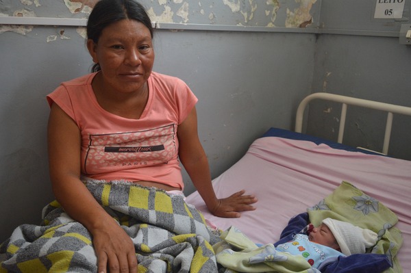O primeiro amambaiense de 2019 nasceu a caminho do hospital A mãe tem 32 anos e José é seu quinto filho / Foto: Moreira Produções