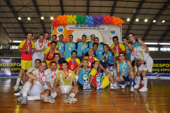 AVQ vence Galax e conquista o título do Meeting de Vôlei gay na capital AVQ vence Galax e conquista o título do Meeting de Vôlei gay na capital