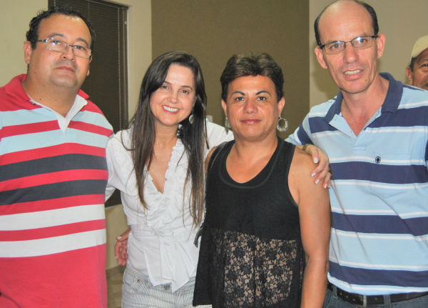 Ilzo Victor, o campeão de votos em Amambai, juntamente com o prefeito e vice eleitos, Sérgio Barbosa e Dr. Bandeira e a Deputada Estadual Mara Caseiro.