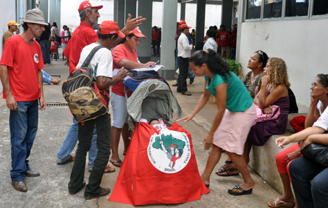 Por reativação do Incra, 300 pessoas ligadas ao MST invadem pátio do órgão na Capital Por reativação do Incra, 300 pessoas ligadas ao MST invadem pátio do órgão na Capital