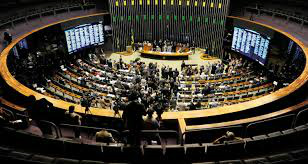 Salários de parlamentares e ministros podem passar para R$ 33,7 mil ou R$ 35,9 m Pelo acerto entre Henrique Alves e Mercadante, deputados, senadores, ministros, vice-presidente e presidente da República passariam a ter vencimentos de R$ 33,7 mil. Foto: Divulgação