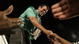 O opositor Capriles defende mudanças, mas reconhece que há iniciativas positivas no governo anterior