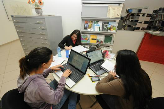 São cinco cursos em nível de especialização, quatro em nível de mestrado e dois de doutorado, todos gratuitos. (Foto: Divulgação)