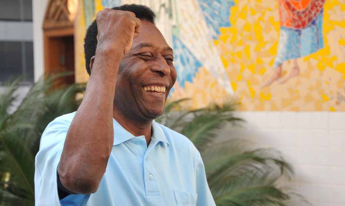 Pelé homenageia Messi por igualar recorde de gols em mesmo clube Foto: divulgação Santos