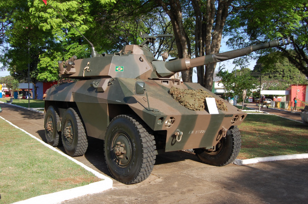 O 17ª RC Mec comemora o Dia do Exército com exposição de material militar na Praça Coronel Valêncio de Brum. Foto: Moreira Produções.
