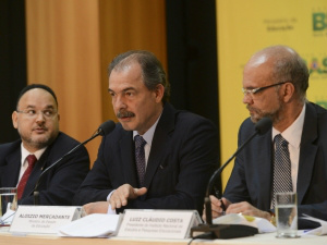 O ministro da Educação, Aloizio Mercadante, reforçou que o candidato que postar fotos ou mensagens em redes sociais no local de prova do Enem será eliminado