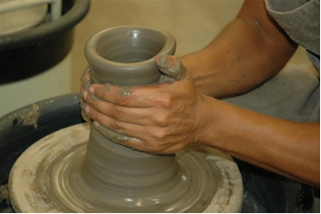 Projeto Pájaro Campana promove curso de cerâmica artística