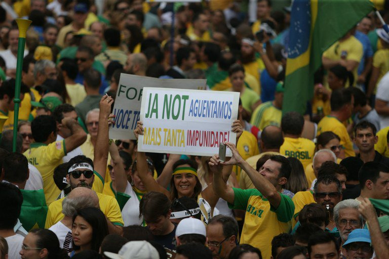 Inocentes úteis? Ou só úteis?