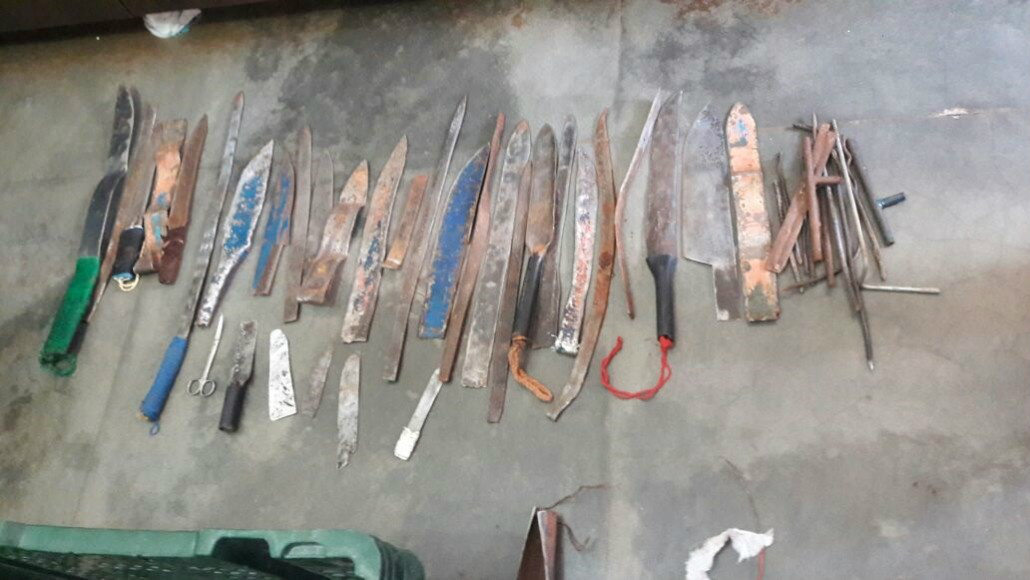 Objetos foram recolhidos pelos agentes (Foto: Divulgação)