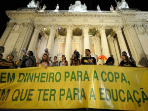 Profissionais de educação do estado do Rio decidem continuar em greve