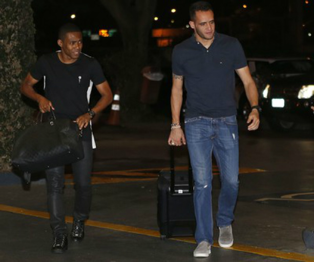 Elias e Renato Augusto chegam juntos ao hotel da seleção brasileira em São Paulo (Foto: André Mourão / Mowa Press)