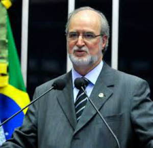 Eduardo Azeredo renuncia a mandato de deputado federal Deputado federal, Eduardo Azeredo (PSDB/MG)