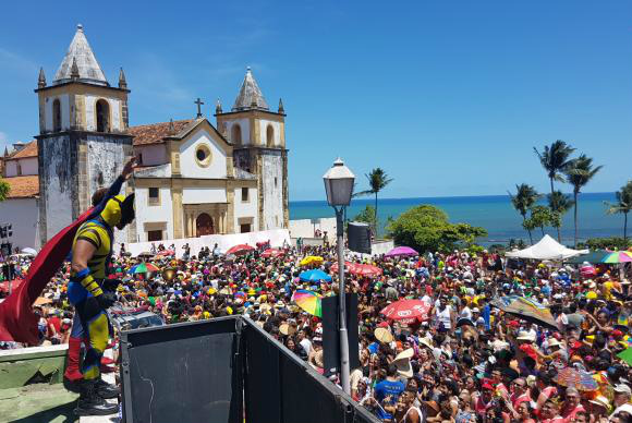 Super-heróis combatem o mau humor e viram estrelas em Olinda Olinda (PE) - Os super-heróis são as estrelas do bloco Enquanto Isso na Sala de JustiçaFoto: Divulgação