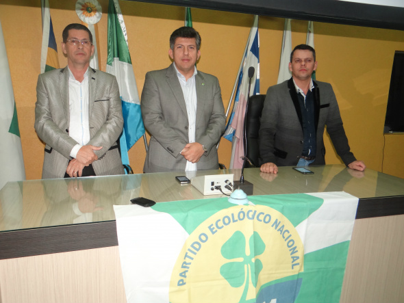 Pastores evangélicos de Amambai anunciam participação nas próximas eleições O deputado estadual, Lidio Lopes (centro), esteve participando da convenção / Foto: Moreira Produções