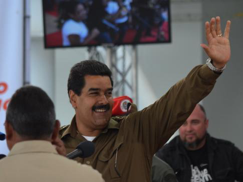 Oposição se nega a reconhecer vitória de Maduro e pede recontagem de voto