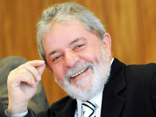 O Brasil, em peso, torce por Lula, que tem câncer O Brasil, em peso, torce por Lula, que tem câncer