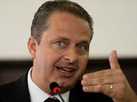 Campos nega ter convidado JB para ser candidato Poucas horas antes da negação de Campos, deputado Romário (PSB-RJ) disse que abriria mão da disputa em prol de Barbosa