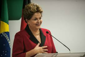 Dilma cancela agenda e vai a velório de Suassuna, no Recife