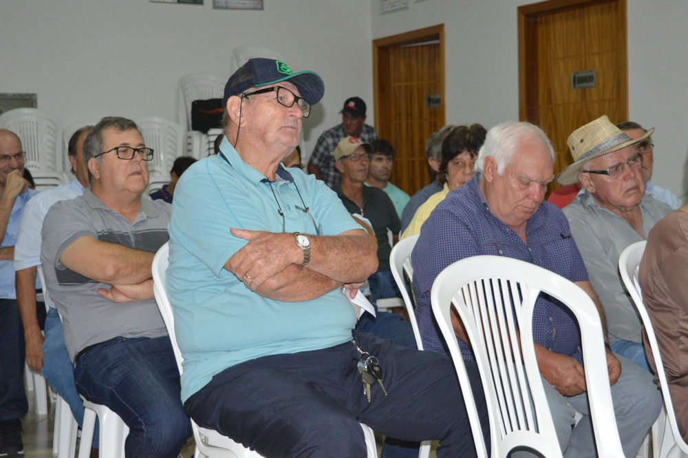 Preocupados, produtores rurais de Amambai debateram Funrural nessa quinta (15) Aposentadoria Rural também foi temar abordado na palestra / Foto: Moreira Produções