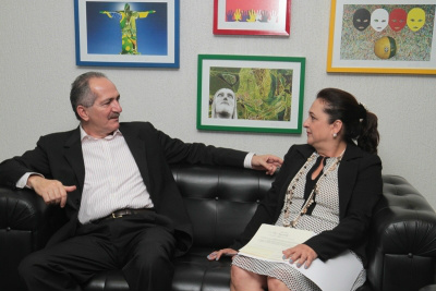 Aldo Rebelo recebe senadora Kátia Abreu para tratar dos Jogos Mundiais Indígenas Aldo Rebelo recebe senadora Kátia Abreu para tratar dos Jogos Mundiais Indígenas
