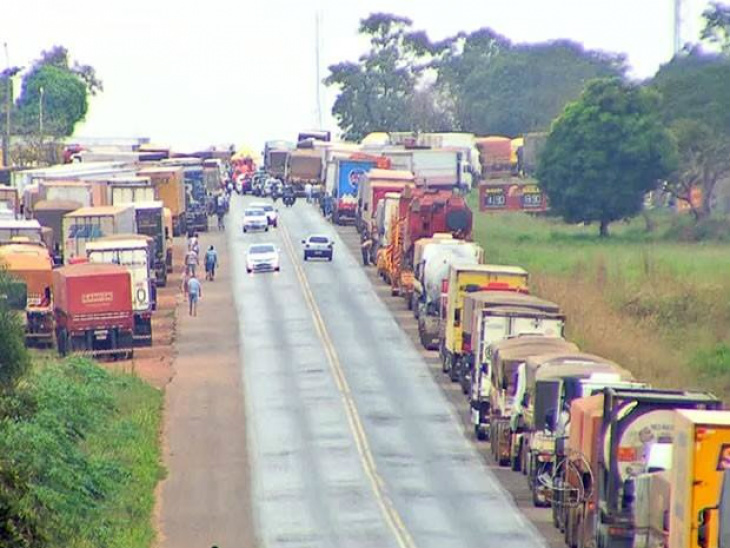 Protesto de caminhoneiros atinge 12 estados