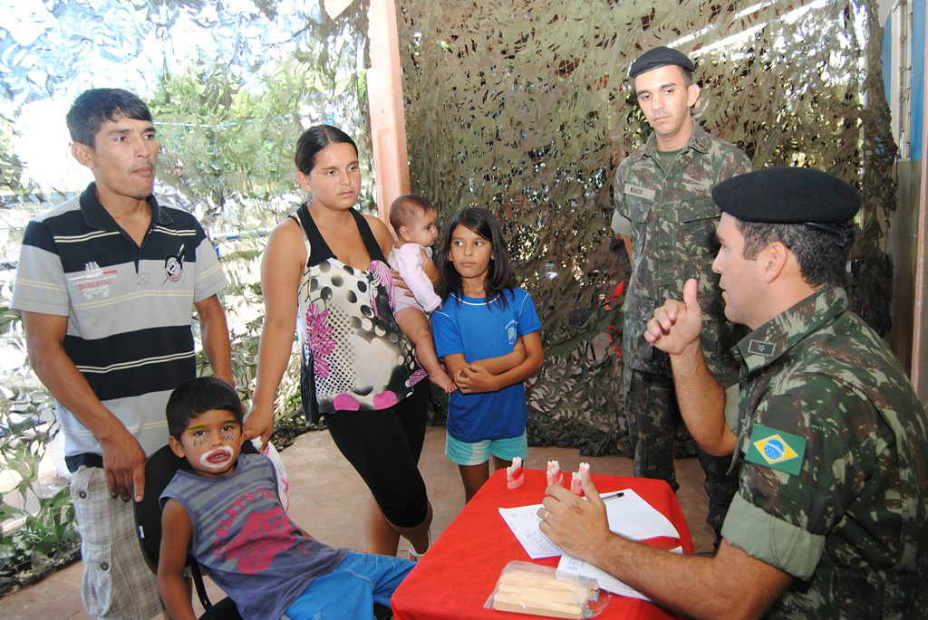 Para comemorar os 109 anos do RI, Rotary de Amambai e parceiros realizam projeto Em 2013, com a parceria do exército de Amambai, a população recebeu atendimentos na área da saúde; neste ano, a parceria continua.