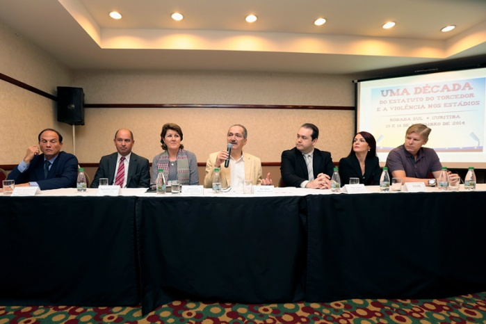 Seminário em Curitiba discute formas de prevenção à violência nos estádios Seminário em Curitiba discute formas de prevenção à violência nos estádios
