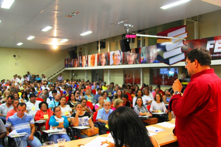 De acordo com o presidente da Fetems, Roberto Magno Botareli Cesar, a luta é pelo cumprimento da lei e pela valorização dos trabalhadores em educação.