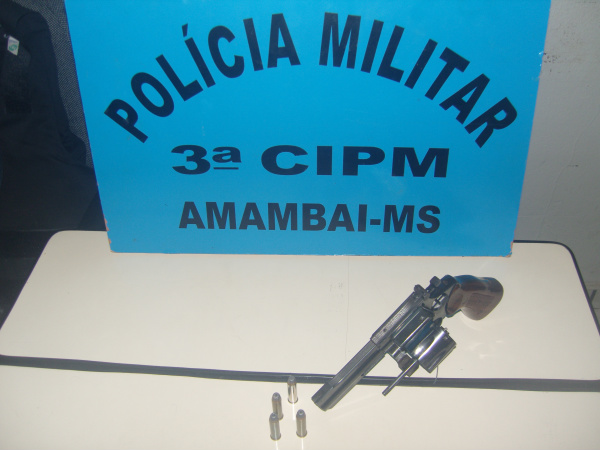 Arma apreendida em poder de um rapaz de 24 anos na Vila Independência, em Amambai.