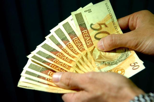 Temer sanciona lei que permite descontos para compras feitas em dinheiro Temer sanciona lei que permite descontos para compras feitas em dinheiro