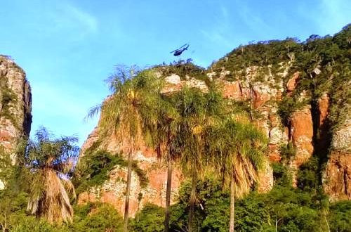 Brasileiros, atacados por abelhas, se perdem em região montanhosa do Paraguai Brasileiros, atacados por abelhas, se perdem em região montanhosa do Paraguai
