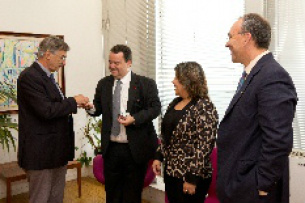 Em Portugal, reitor da UEMS assina convênio com Universidade de Aveiro Em Portugal, reitor da UEMS assina convênio com Universidade de Aveiro