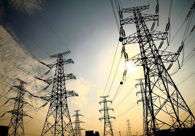 Lobão descarta racionamento de energia elétrica Para enfrentar a escassez de chuva a partir de abril, o sistema conta com a energia das termelétricas e das hidrelétricas em funcionamento