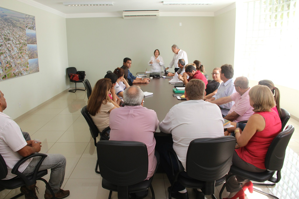 Secretários recebem curso da prefeitura sobre gestão pública em Amambai Secretários recebem curso da prefeitura sobre gestão pública em Amambai