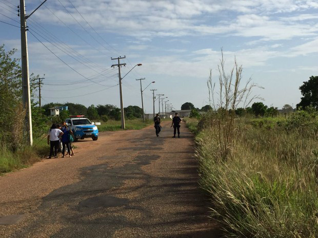 Mais de 30 presos morrem na penitenciária de RR, diz governo Entrada da unidade está isolada por policiais na manhã desta sexta-feira (6) (Foto: Inaê Brandão/G1 RR)