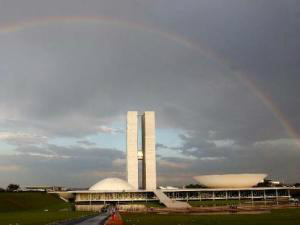Líderes se reúnem para discutir projetos contrários a interesses indígenas Líderes se reúnem para discutir projetos contrários a interesses indígenas