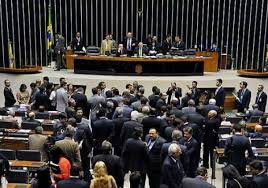 Adiada para esta quarta-feira (17) sessão do Congresso para votar LDO de 2015 Em outra votação, os deputados também apreciaram a MP 656, que promove muitas mudanças na legislação tributária federal, tais como a prorrogação de incentivos tributários e dos dispositivos para facilitar o crédito consignado na iniciativa privada. Foto: Divulgação