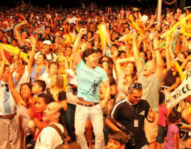 Corumbá e Bento Gonçalves empatam no Dança da Galera do Faustão Mais de 20 mil na praça. Prefeito Paulo Duarte comandou a 'Galera' e vibrou com a conquista (Foto: Kleverton Velasques)