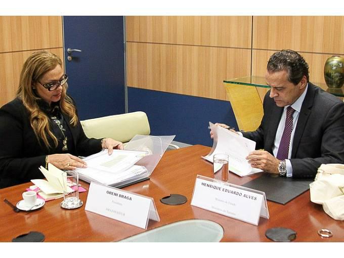 O ministro Henrique Alves recebeu a presidente da Amazonastur, Oreni Braga